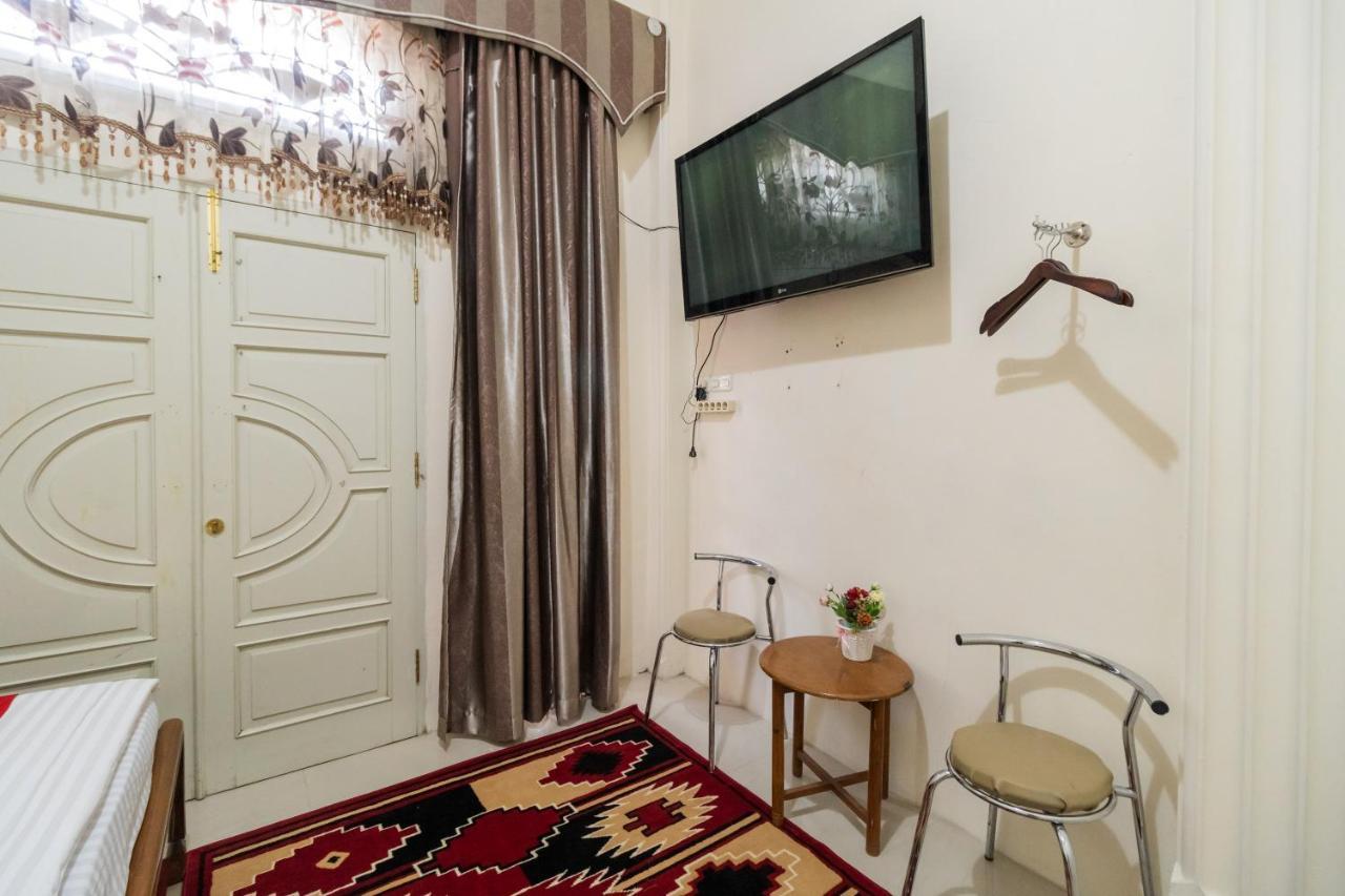 Hotel Reddoorz Syariah Near Pasar Aur Kuning Bukittinggi Exterior foto