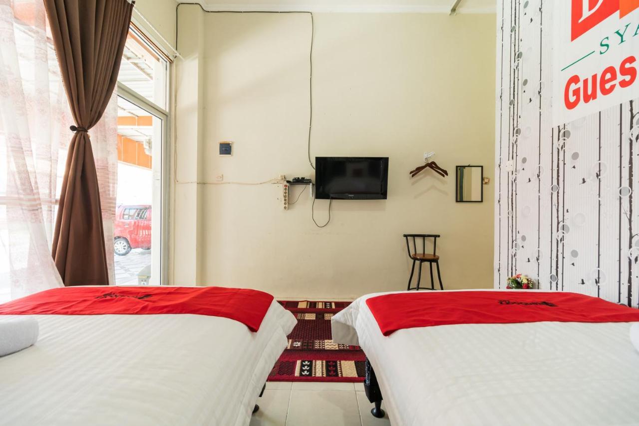 Hotel Reddoorz Syariah Near Pasar Aur Kuning Bukittinggi Exterior foto