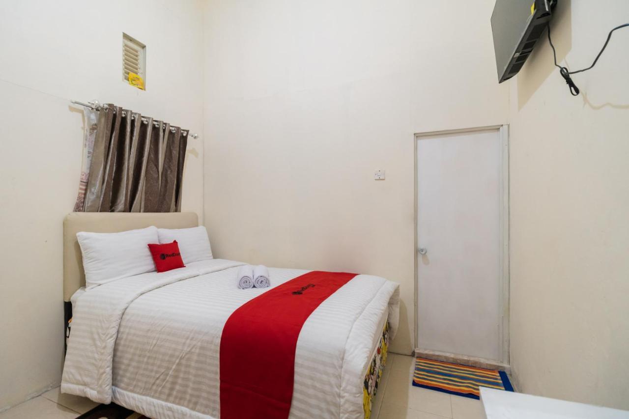 Hotel Reddoorz Syariah Near Pasar Aur Kuning Bukittinggi Exterior foto